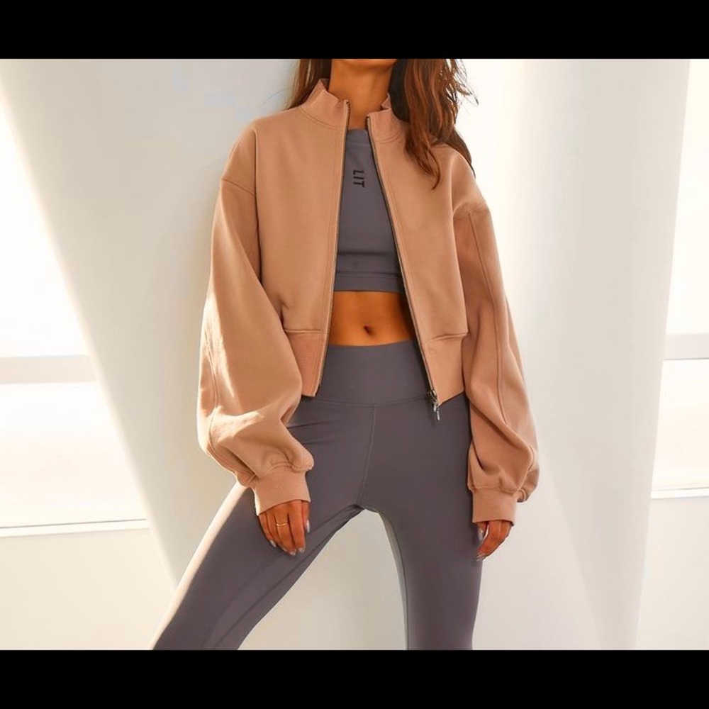 LIT Activewear Beyond Bomber Jacket in Dusty Rose Seize M never worn.